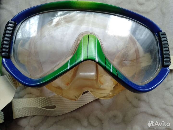 Маска с трубкой для плавания