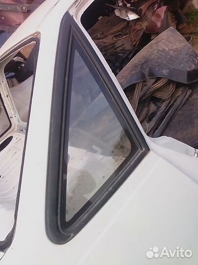 Део Нексия форточка правая