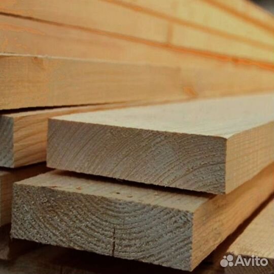 Сосновые доски, природная красота и надежность