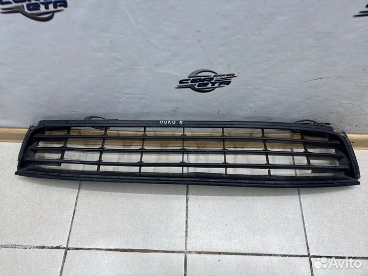 Решетка в бампер Volkswagen Polo 1.6 cfna 2011