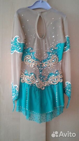 Платье для выступлений по фигурному катанию