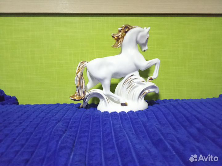 Фарфоровая статуэтка лфз