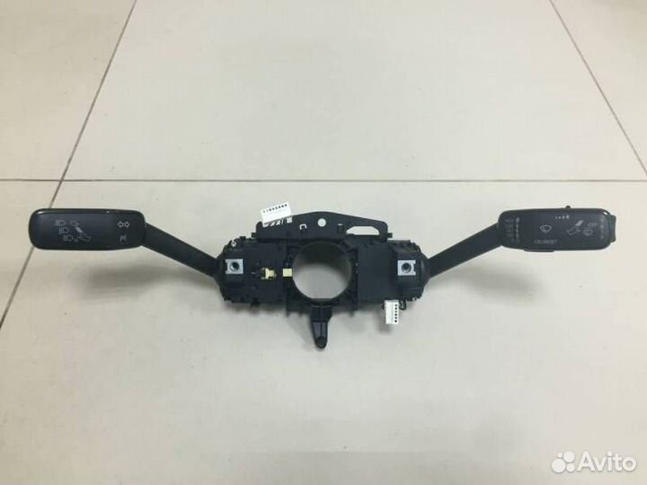 Переключатель подрулевой в сборе Skoda Octavia A7