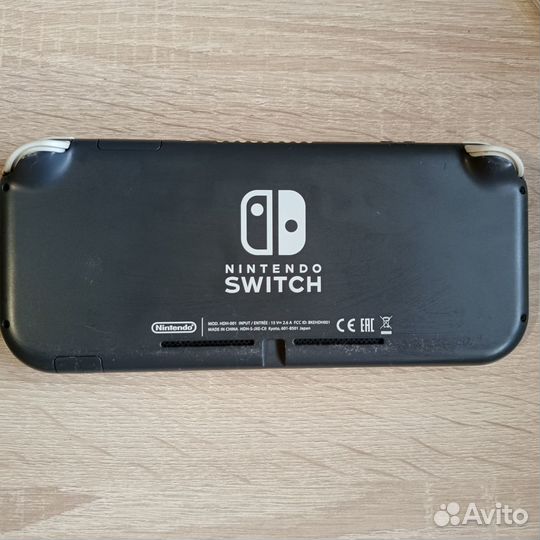 Продаю Nintendo switch lite