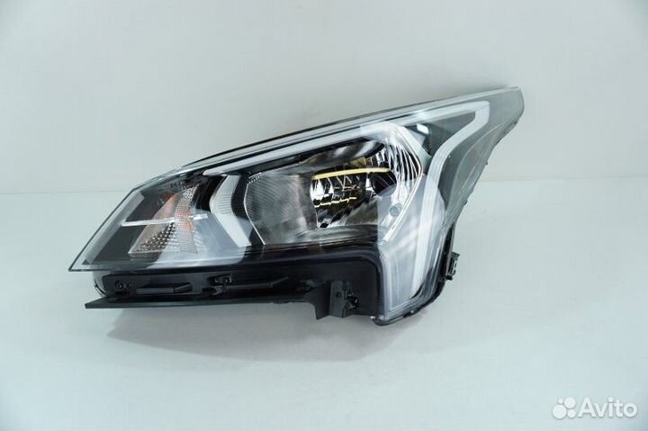 Фара KIA RIO 20- передняя эл. корректор 92