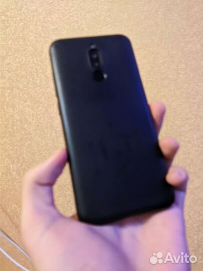 Телефон Xiaomi Redmi 8 4/64