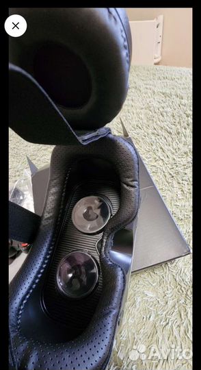 Очки виртуальной реальности с геймпадом