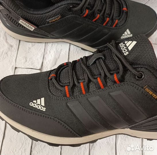 Кроссовки adidas
