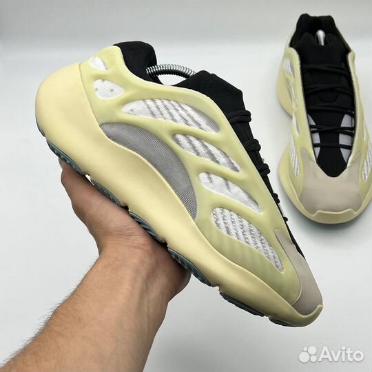 Adidas Yeezy Boost 700