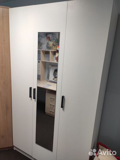 Шкаф