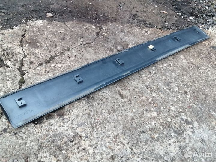 Молдинг левой передн двери Toyota Land Cruiser 100