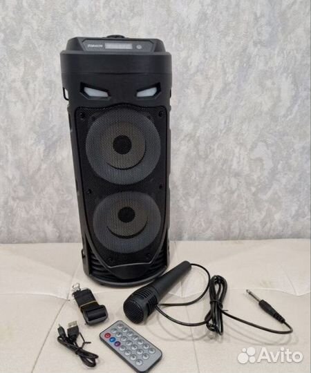 Блютуз колонка с микрофоном и караоке. Новая