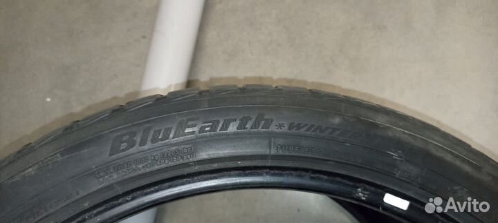 Yokohama BluEarth Winter V905 325/30 R21 V