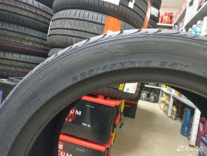 Roadstone N8000 225/45 R18 95Y