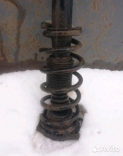 Пружина подвески Nissan Primera P12 2002