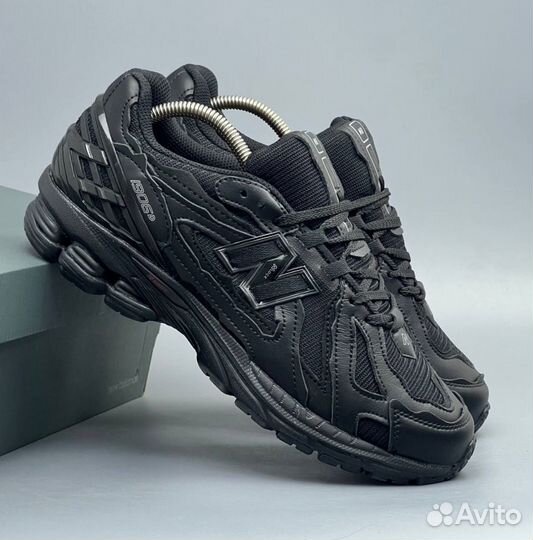 Стильные кроссовки New Balance 1906