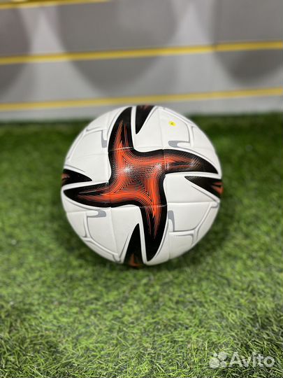 Футбольный мяч adidas Conext