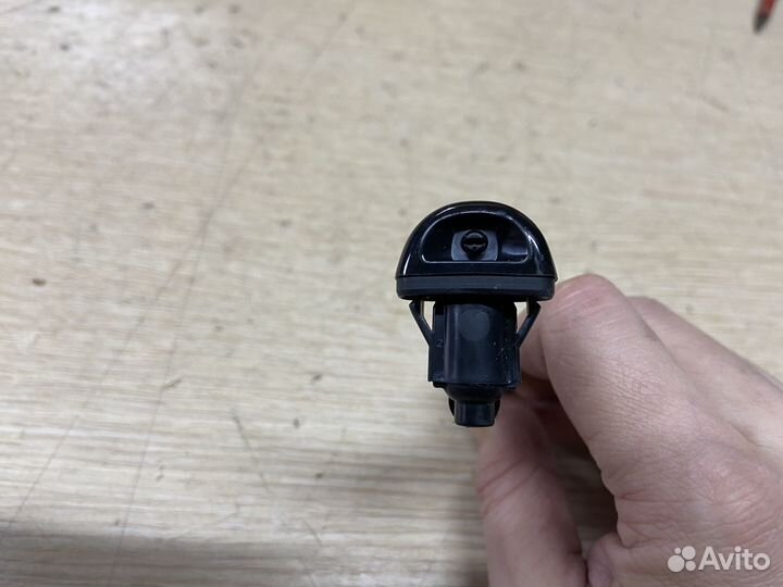 Форсунка омывателя зад стекла Toyota Rav4 XA50