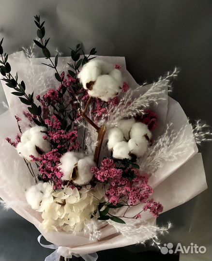 Букет из сухоцветов с ветками хлопка