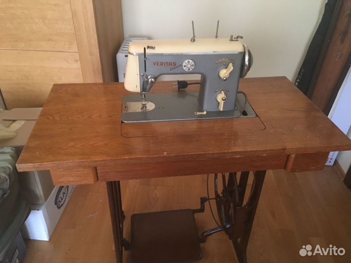 Швейная машина 