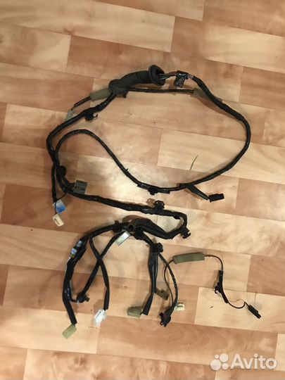 Провoдка кpышки бaгажникa Субару