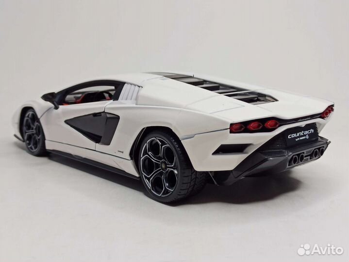 Lamborghini Countach LPI 800-4 2021 Maisto 1:18