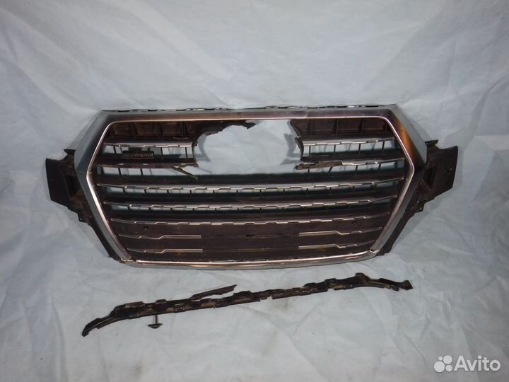 Решетка радиатора Audi Q7 2 / Ауди Ку7