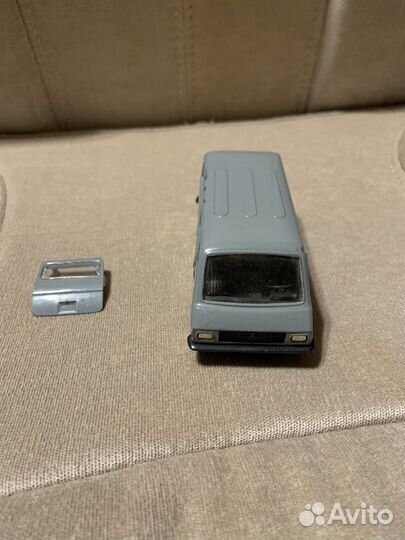 Модель автомобиля раф-2203 1:43