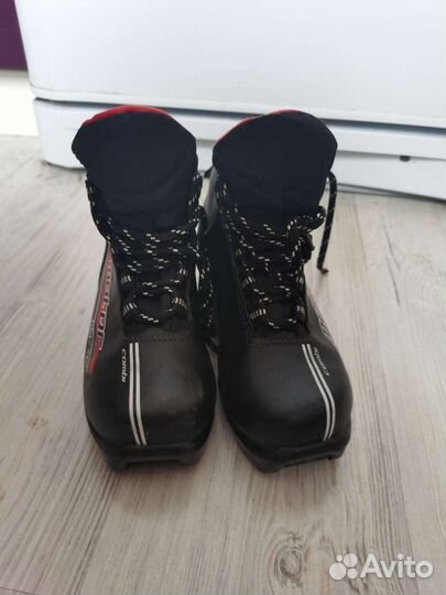 Лыжные ботинки р. 35 (22см)