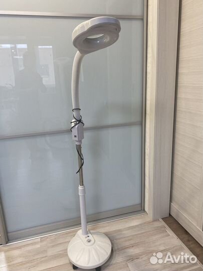 Лампа лупа напольная