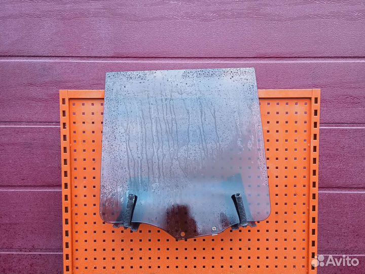 Стекло Mitsubishi Montero 3