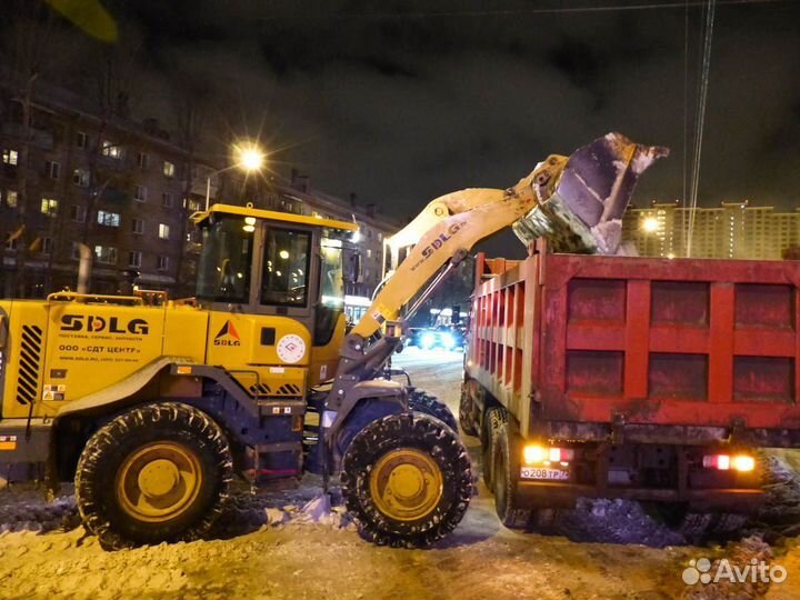 Уборка снега фронтальным погрузчиком