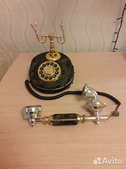 Ретро телефон 90-х годов