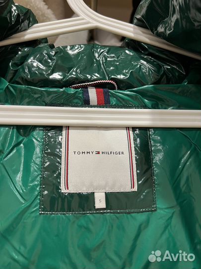 Пуховик куртка Tommy Hilfiger лаковая зеленая