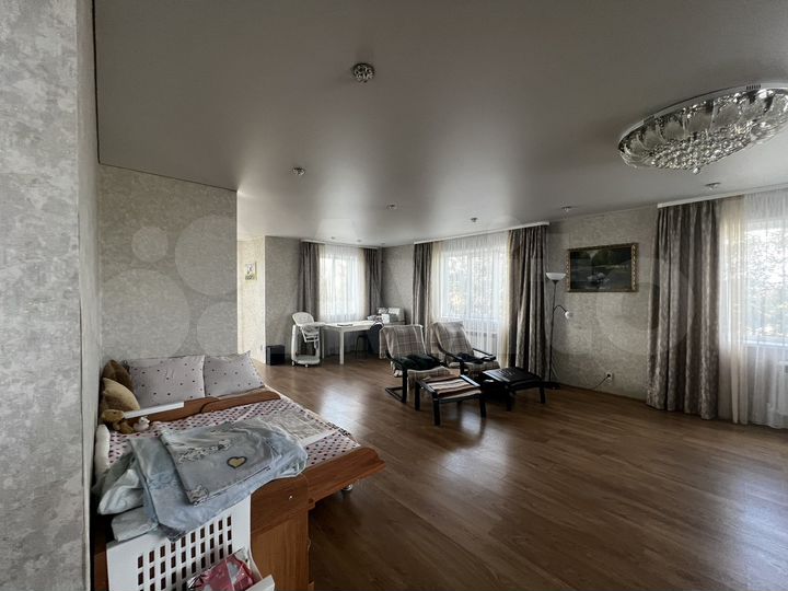 Дом 232,2 м² на участке 12 сот.