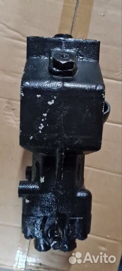 Насос для поднятия кабины маз