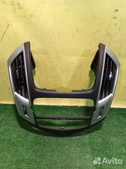 Рамка магнитолы Chevrolet Cruze 2012