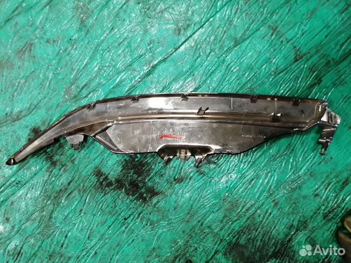 Накладка под правую фару Toyota Camry V50