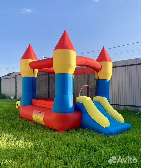 Надувной батут с горкой