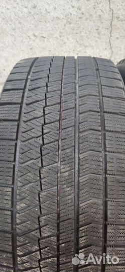 Bridgestone Blizzak VRX2 255/40 R19 100