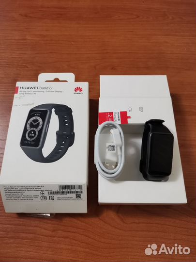 Смарт часы huawei band 6 + беспроводная зарядка