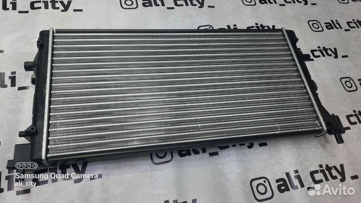 Радиатор охлаждения поло Sat