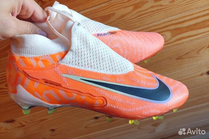 Бутсы, шиповки, сороконожки