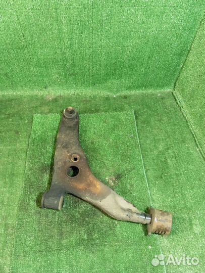 Рычаг передний правый Mitsubishi Carisma