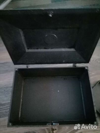 Шкатулка,ларец. Металл. Размеры 29*21*17