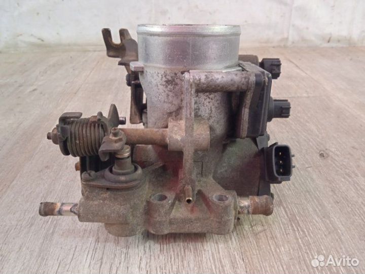 Дроссельная заслонка Nissan Almera N15 2000