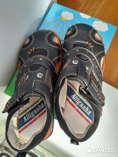 Сандали новые