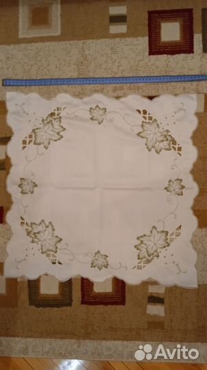 Скатерть маленькая с шитьем