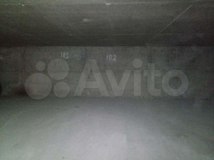 Машиноместо, > 30 м²