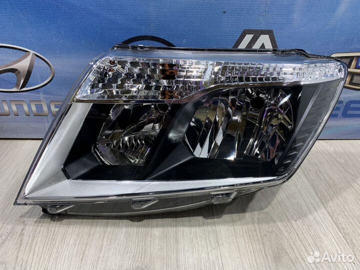 Фара Nissan terrano D10 Лев